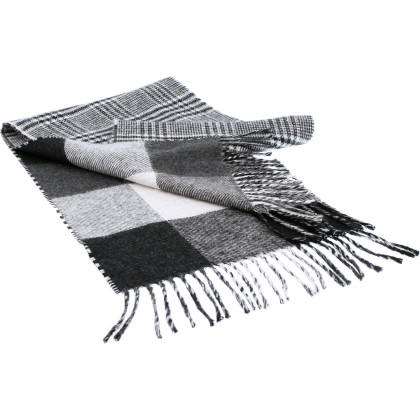 Scarf printed with a geometric pattern. Dimension 130x30cm