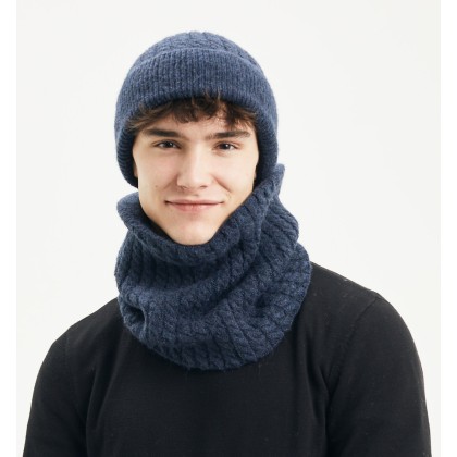 Adult cable-knit neck warmer with fleece lining