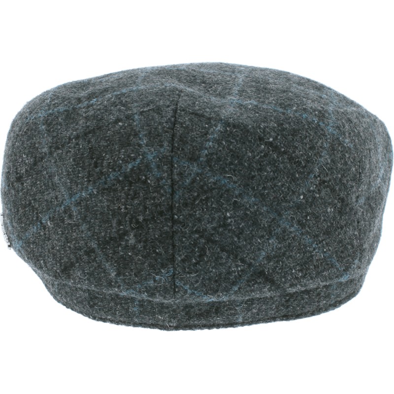 Flat cap with checkered fabric