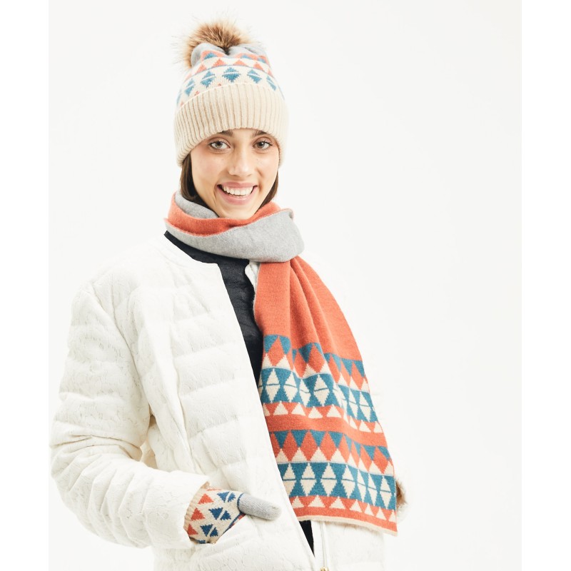 Set consisting of a pompom hat, a pair of tactile gloves and a scarf (