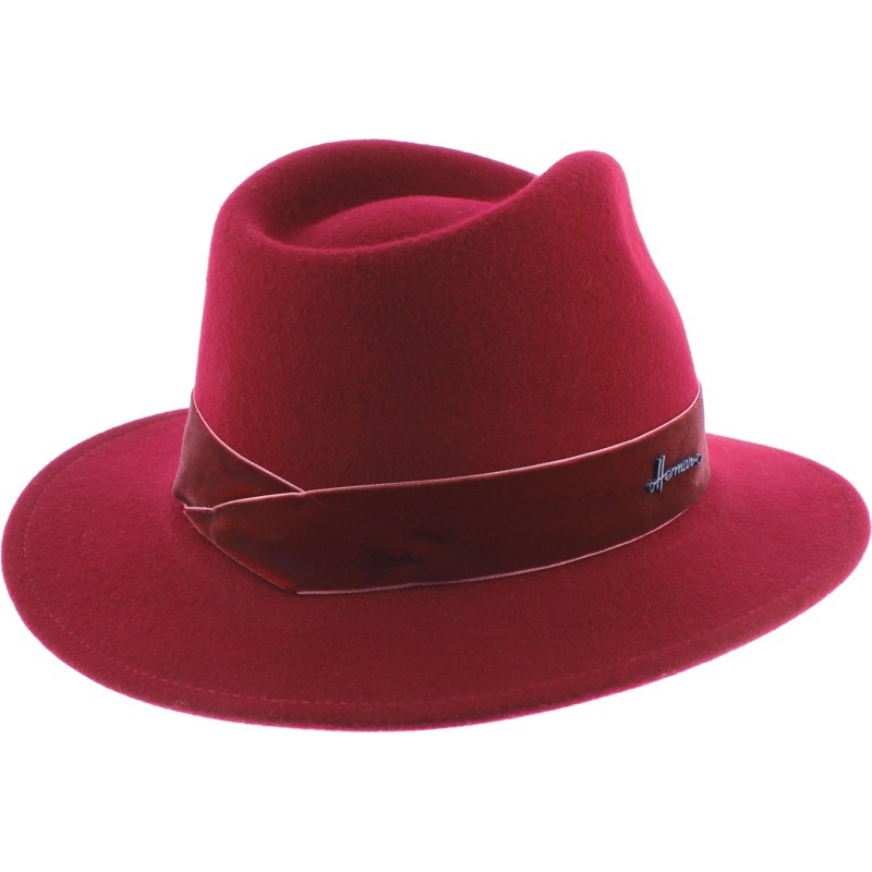 Large brim felt hat, with velvet hatband and interior drawstring