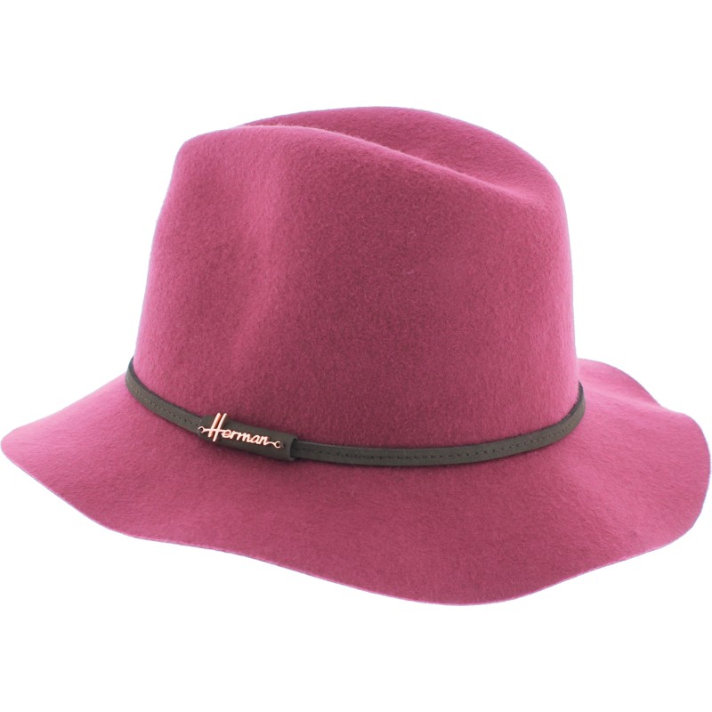 Large brim hat, with thin hatband