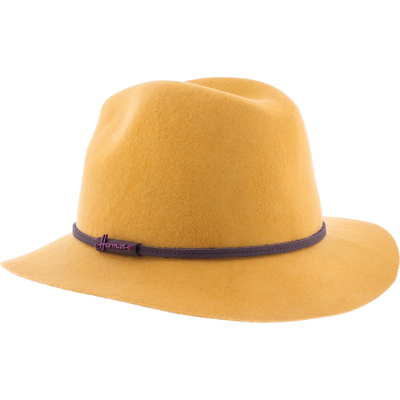 Large brim hat, with thin hatband
