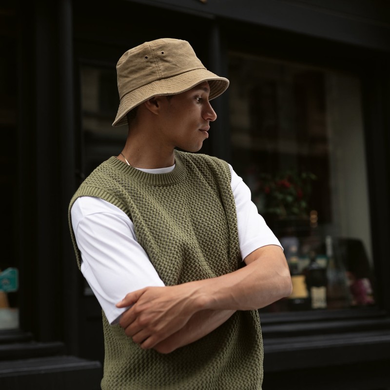 Plain-colored cotton bucket hat with faded effect.