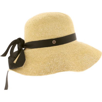 Women's hat in soft, foldable straw.